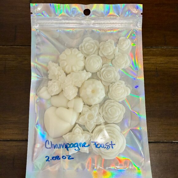 NEW WAX MELTS 2.08oz Bath and Body Works Candle Wax Melts - CHAMPAGNE TOAST! - Picture 3 of 4